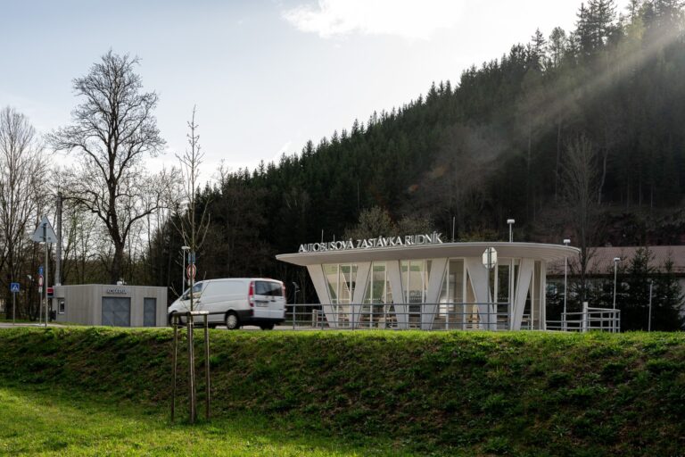 Autobusova Zastavka Rudnik 010 768x512